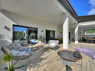 Maison contemporaine de plain-pied avec piscine et vue dégagée sur 3000m2 de parcelle — photo 3