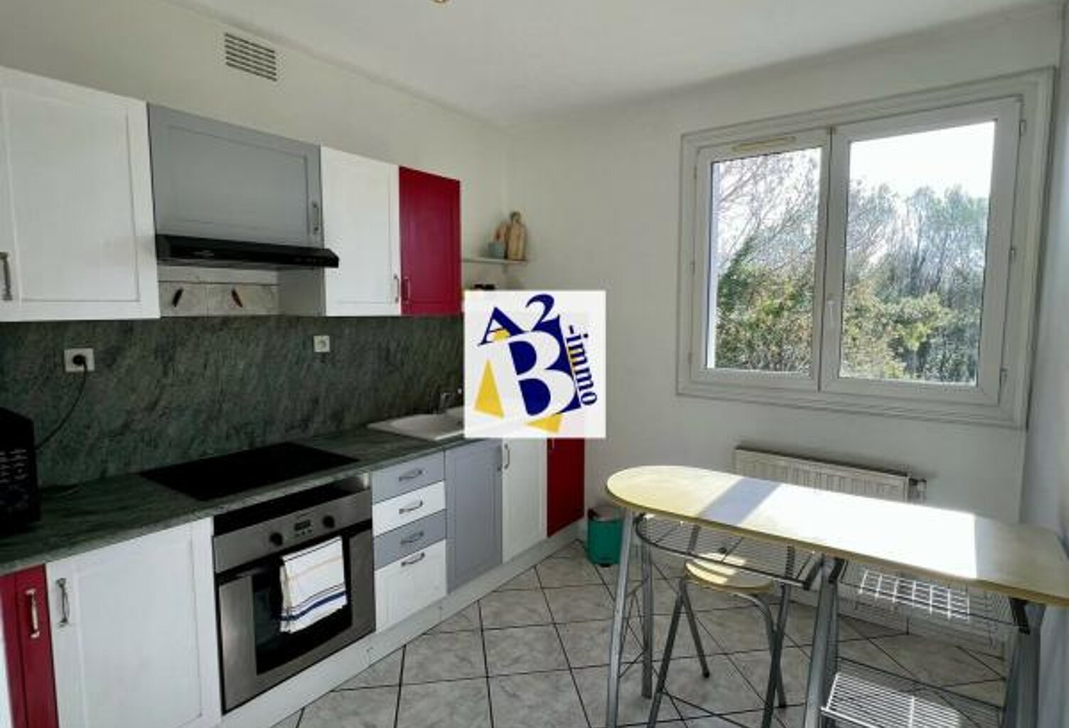 ANGOULEME, Appt T3, garage — photo 1