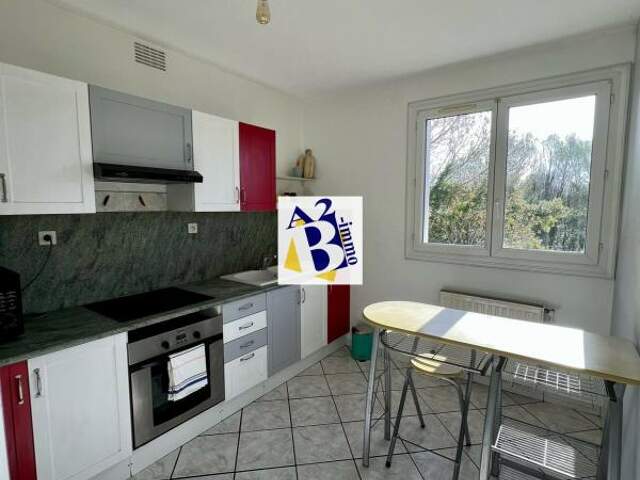 ANGOULEME, Appt T3, garage — photo du bien