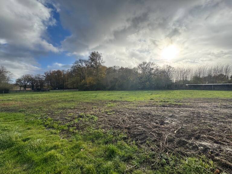 Terrain à bâtir à Blaignan-Prignac (33340) — photo 1