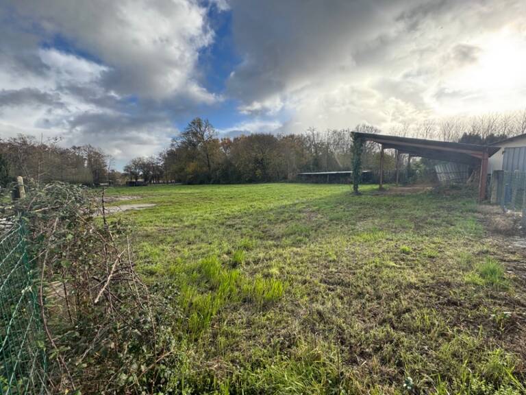 Terrain à bâtir à Blaignan-Prignac (33340) — photo 1