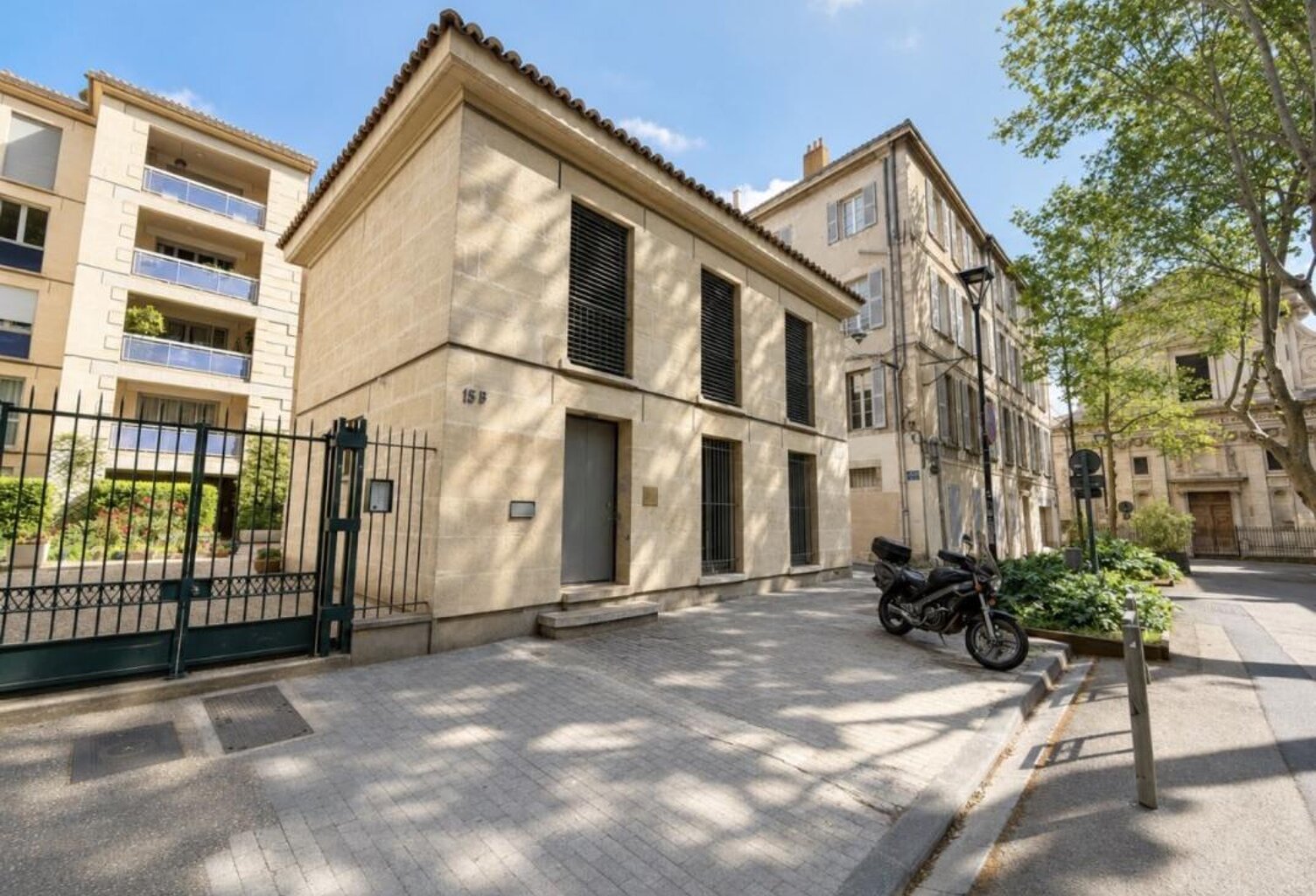 Ensemble de locaux à vendre Avignon Intra-Muros 103,56 m² — photo 1