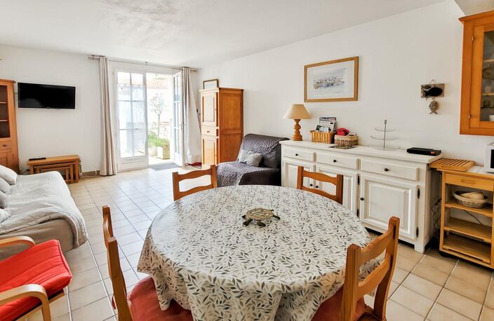 Appartement T2 rez-de-chaussée à vendre - 1 chambre - jardinet - Saint-Martin intra Muros - copropriété avec piscine — photo 2