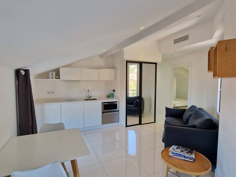 2 PIECES MEUBLE - 9 AV SADI CARNOT 06230 VILLEFRANCHE SUR MER — photo 1