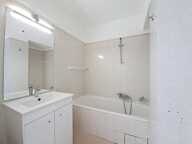 STUDIO DERNIER ETAGE VUE DEGAGEE - LE CANNET MOULIERES — photo 4