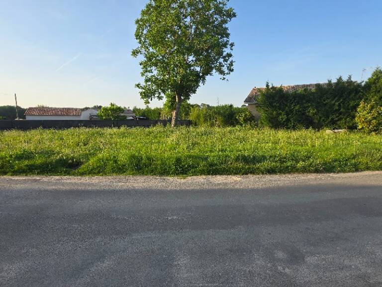 Terrain à bâtir à Peujard (33240) — photo 1