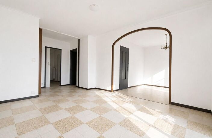 Appartement T3 avec loggia et balcon parking et cave — photo 4