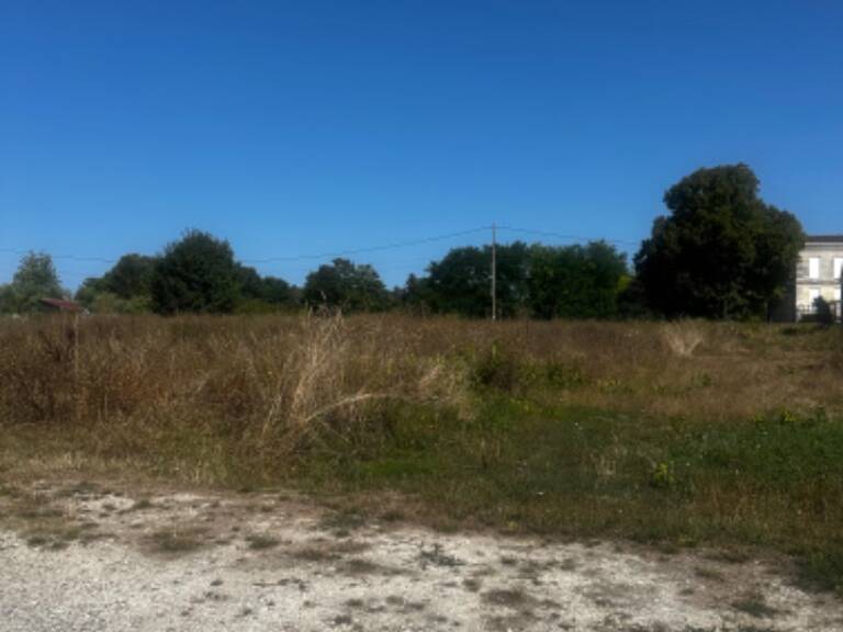 Terrain à bâtir à Saint-Médard-de-Guizières (33230) — photo 1