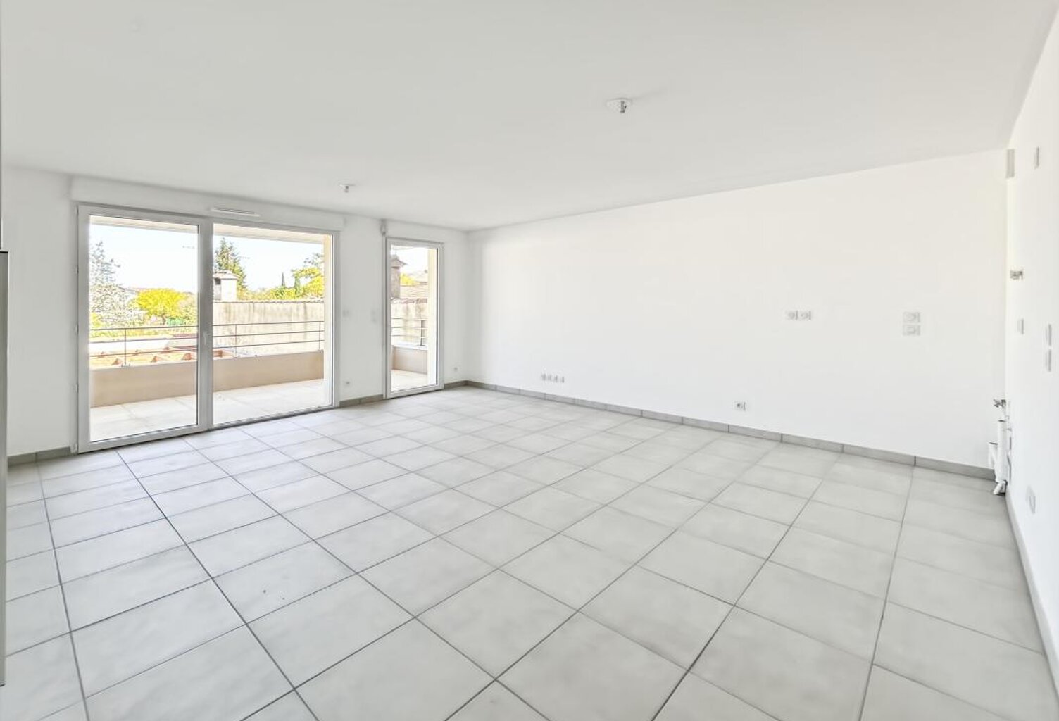 Appartement T4 / traversant / place de parking et garage dans une résidence neuve — photo 1