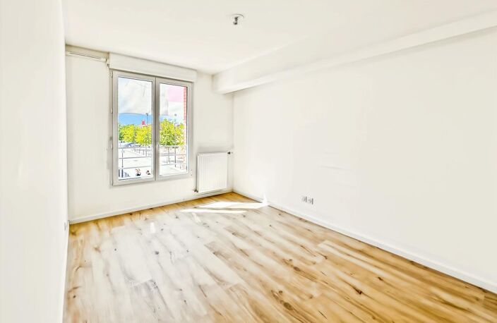 Appartement T4 / traversant / place de parking et garage dans une résidence neuve — photo 4