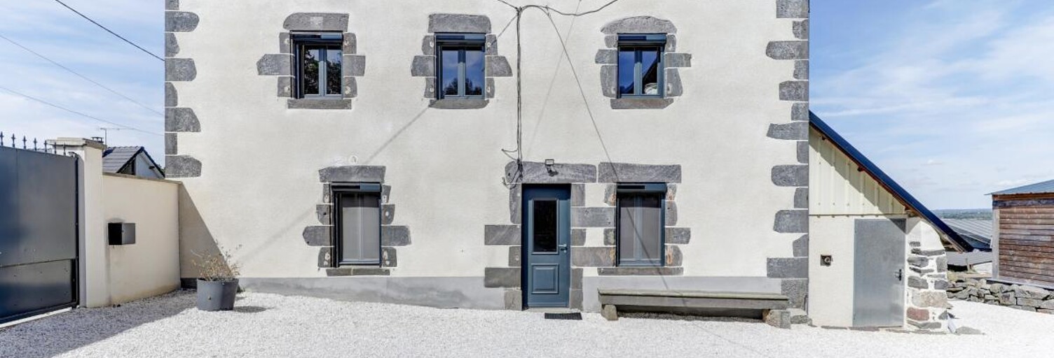 Maison 5 Pièces 290 m² à vendre à Saint-Pierre-Roche (63210)