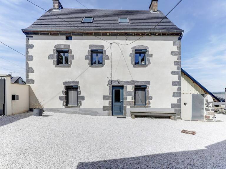Propriété de caractère de 290 m² bâtis, Saint-Pierre-Roche — Maison rénovée 130 m² + grange de 160 m² à restaurer — photo 1