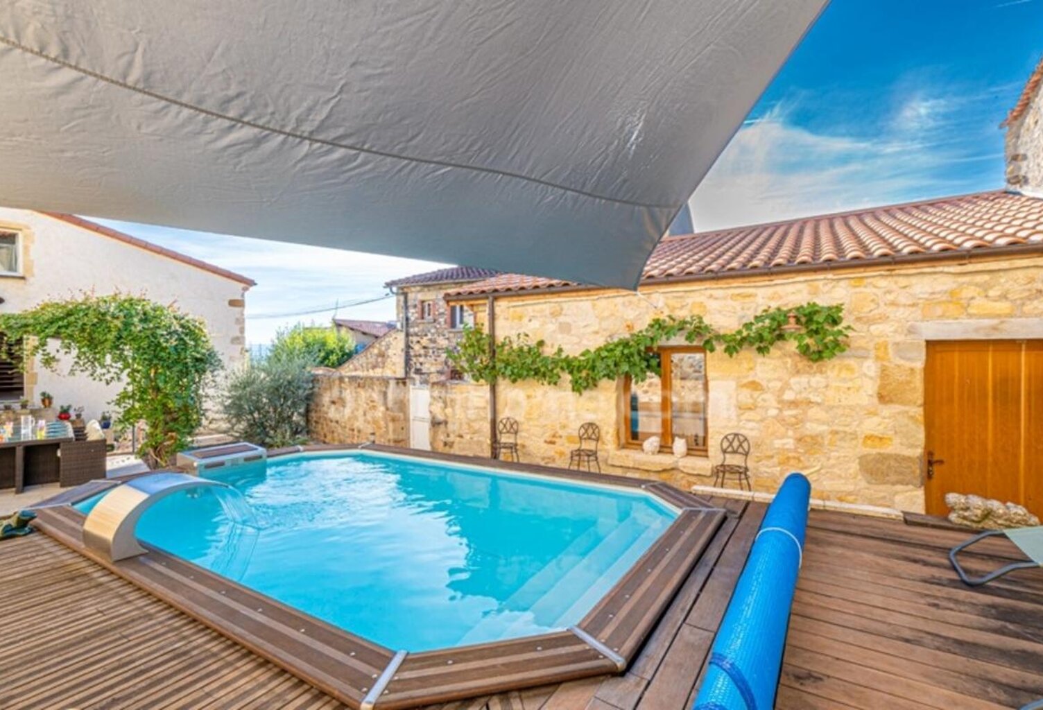**Coup de cœur – Maison de charme 195 m² avec 2 entrées indépendantes, 2 extérieurs, garage, cave, vue et piscine** — photo 1