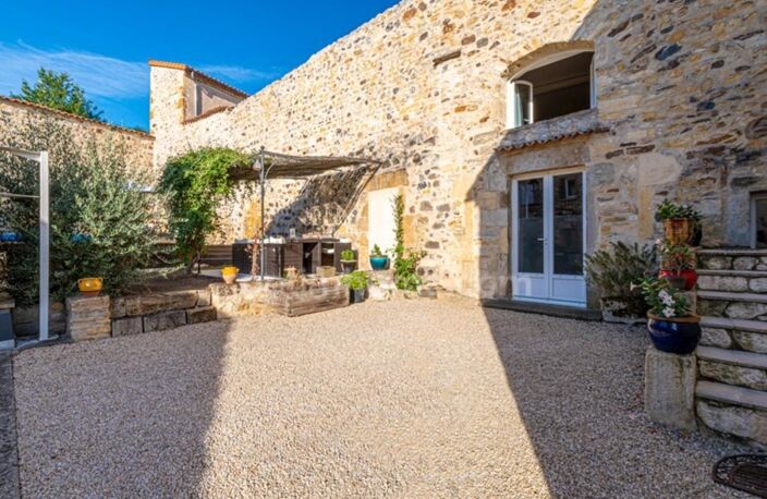 **Coup de cœur – Maison de charme 195 m² avec 2 entrées indépendantes, 2 extérieurs, garage, cave, vue et piscine** — photo 2