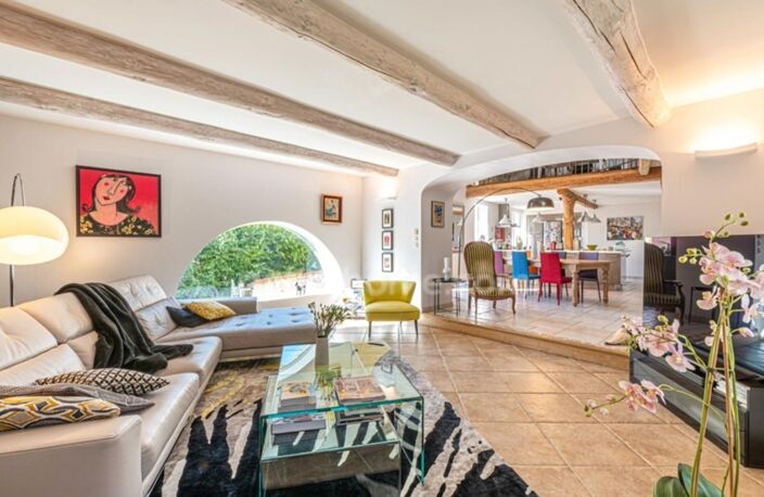 **Coup de cœur – Maison de charme 195 m² avec 2 entrées indépendantes, 2 extérieurs, garage, cave, vue et piscine** — photo 5