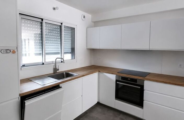 Maison de 111m2 à louer sur Ambon — photo 2