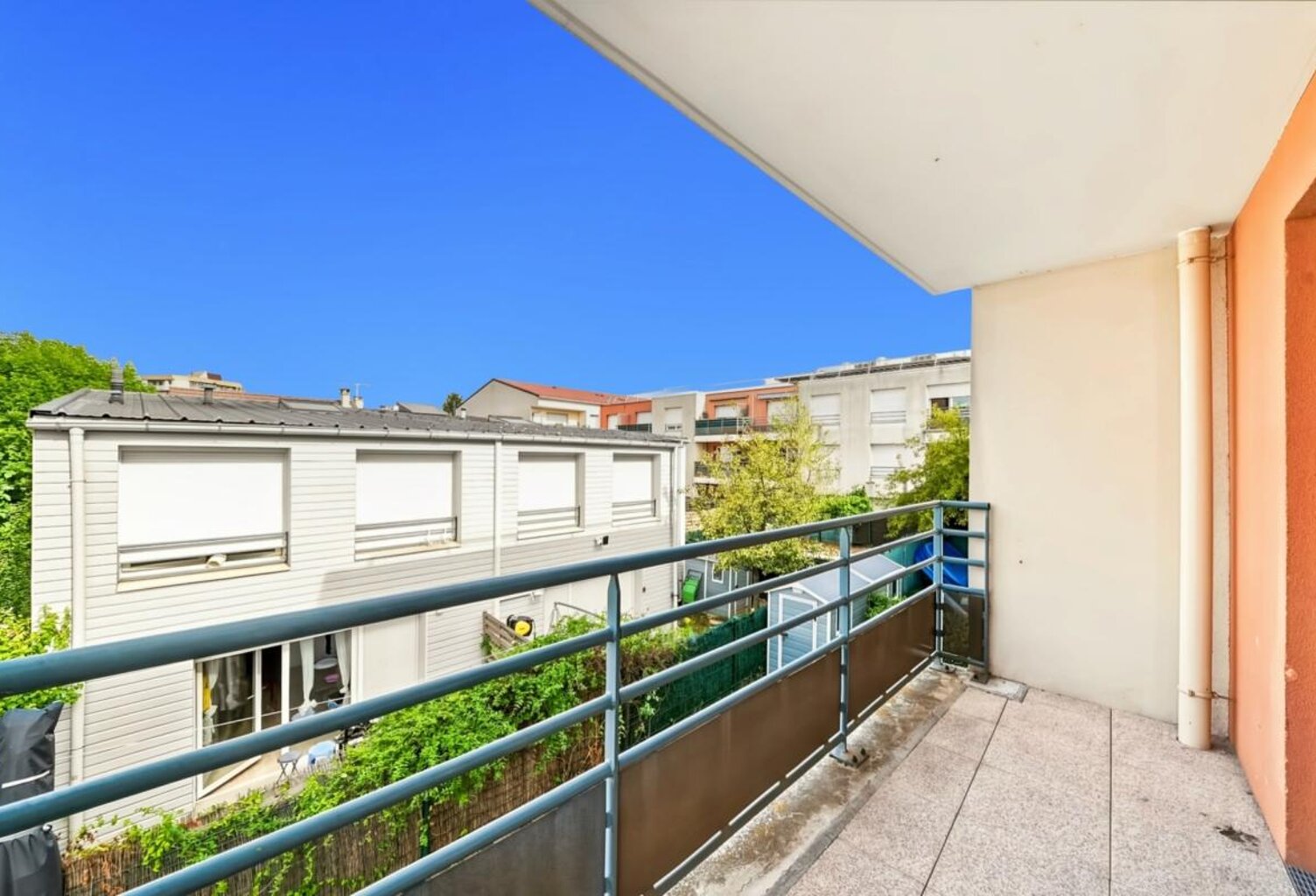 ROMAINVILLE – T3 68 M² – ASCENSEUR PARKING BALCON VUE JARDIN CALME — photo 1