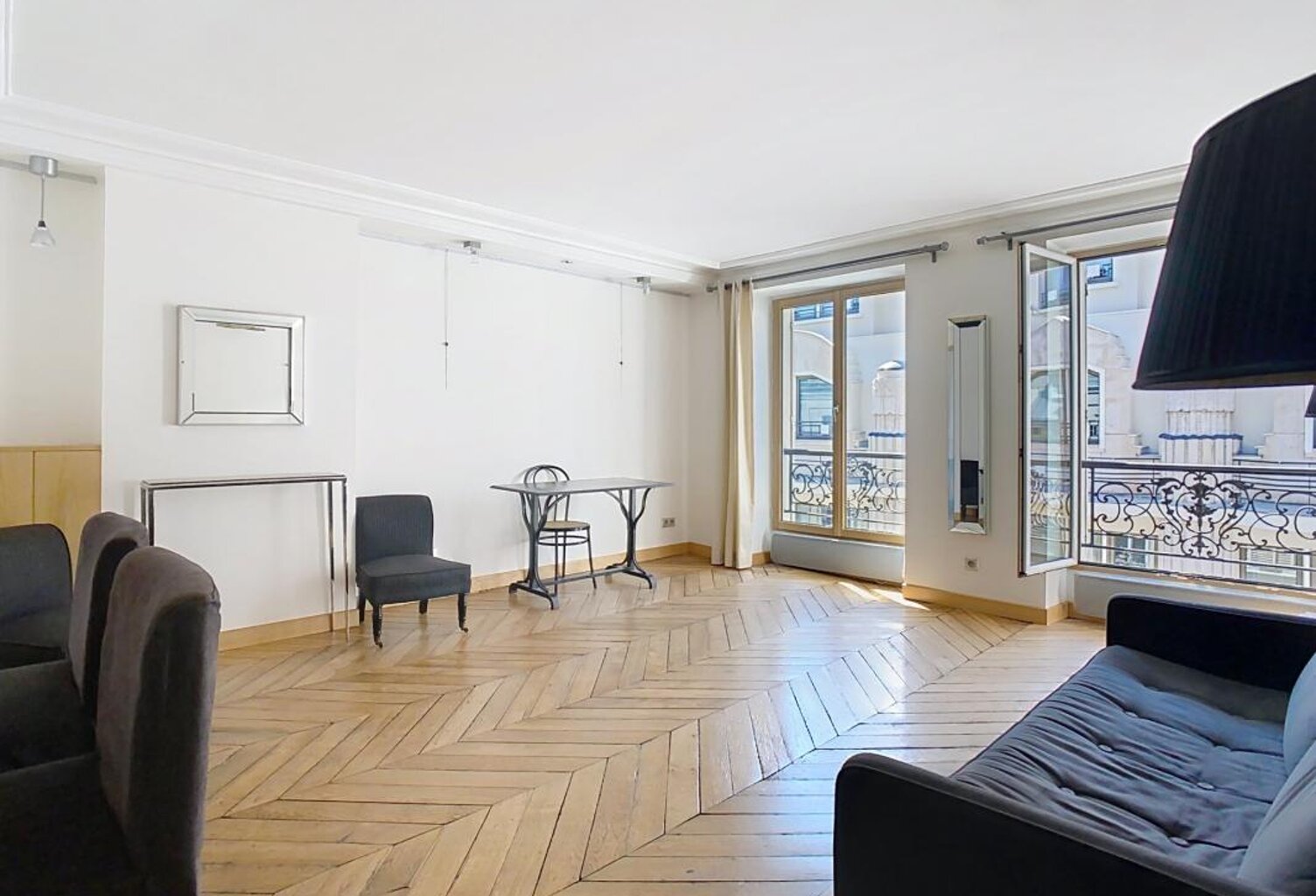 Quartier GAILLON - T2 de 50 m² au 5ème étage AVEC ascenseur + débarras sur le palier + cave au sous-sol — photo 1