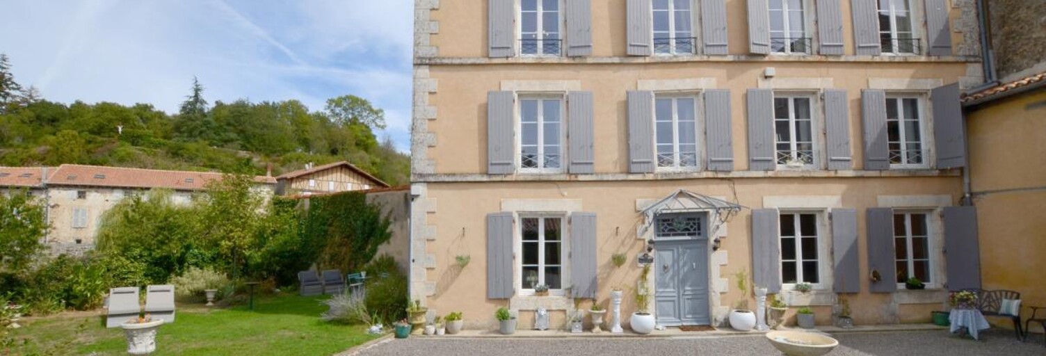 Maison 9 Pièces 262 m² à vendre à Confolens (16500)