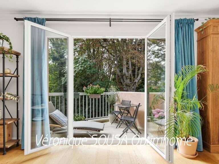 APPARTEMENT AVEC BALCON DANS UN ECRIN DE VERDURE — photo 1