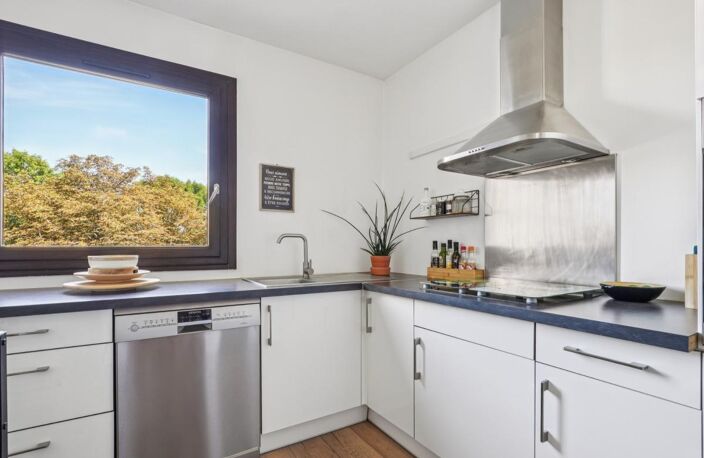- 91830 LE COUDRAY-MONTCEAUX - DUPLEX EN DERNIER ETAGE AVEC ASCENSEUR - 30M2 DE TERRASSES - SEJOUR CATHEDRALE - VUE ARBOREE SANS VIS A VIS - PARKING- — photo 3