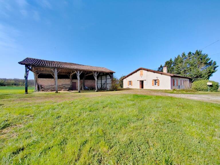 Située à MIRAMONT LATOUR, maison à rénover avec vue panoramique — photo 1