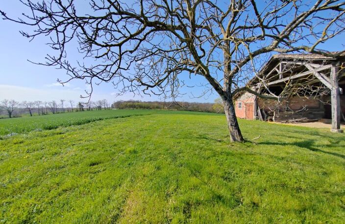 Située à MIRAMONT LATOUR, maison à rénover avec vue panoramique — photo 2