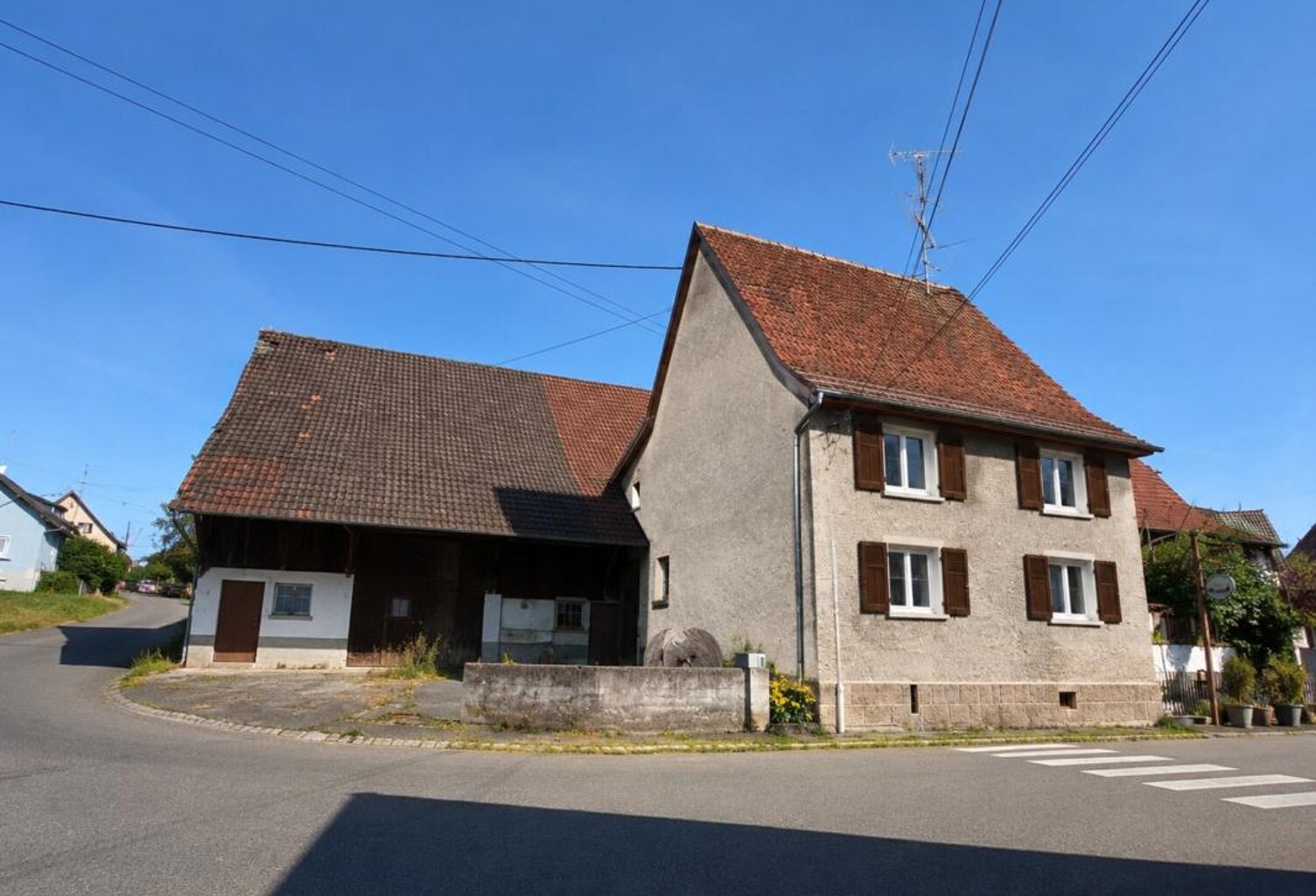 WOLSCHWILLER – MAISON DE CARACTÈRE 133 M² – GRANDES DÉPENDANCES – TERRAIN 767 M² – PROCHE FRONTIÈRE SUISSE — photo 1