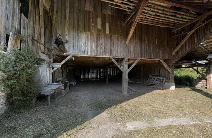 WOLSCHWILLER – MAISON DE CARACTÈRE 133 M² – GRANDES DÉPENDANCES – TERRAIN 767 M² – PROCHE FRONTIÈRE SUISSE — photo 2