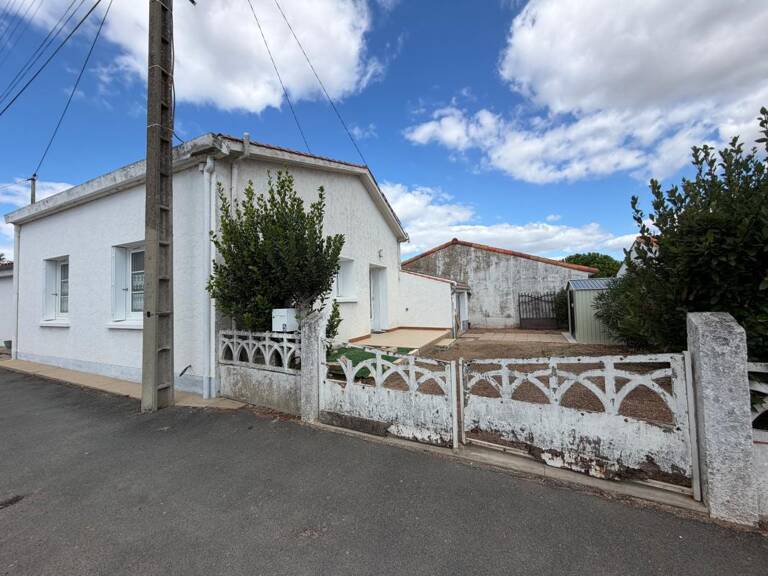 JARD SUR MER (85520) - AU COEUR DU VILLAGE- MAISON DE PLAIN PIED 2 CHAMBRES MEUBLEE AVEC COUR PRIVATIVE — photo 1