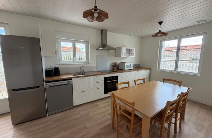 JARD SUR MER (85520) - AU COEUR DU VILLAGE- MAISON DE PLAIN PIED 2 CHAMBRES MEUBLEE AVEC COUR PRIVATIVE — photo 2