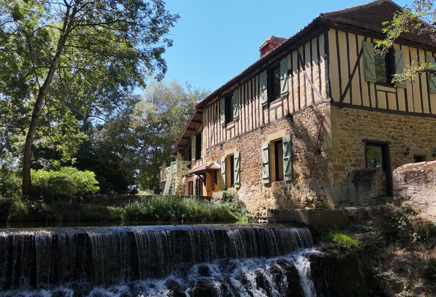 MARCIAC(32) proche: AUTHENTIQUE MOULIN SEIGNEURIAL d'EXCEPTION  des XIV-XVIIIs, caché, avec son bief baignable, 1.5 HECTARE, élégante rénovation, meublé, tennis, RARE — photo 1