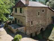 MARCIAC(32) proche: AUTHENTIQUE MOULIN SEIGNEURIAL d'EXCEPTION  des XIV-XVIIIs, caché, avec son bief baignable, 1.5 HECTARE, élégante rénovation, meublé, tennis, RARE — photo 2