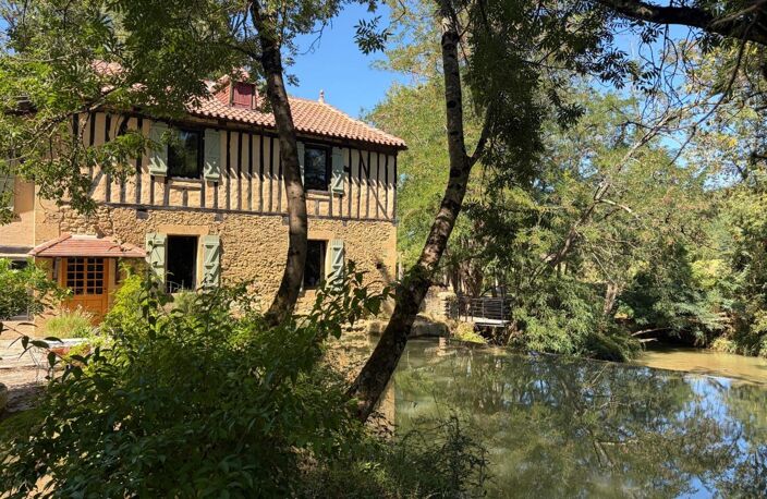 MARCIAC(32) proche: AUTHENTIQUE MOULIN SEIGNEURIAL d'EXCEPTION  des XIV-XVIIIs, caché, avec son bief baignable, 1.5 HECTARE, élégante rénovation, meublé, tennis, RARE — photo 4