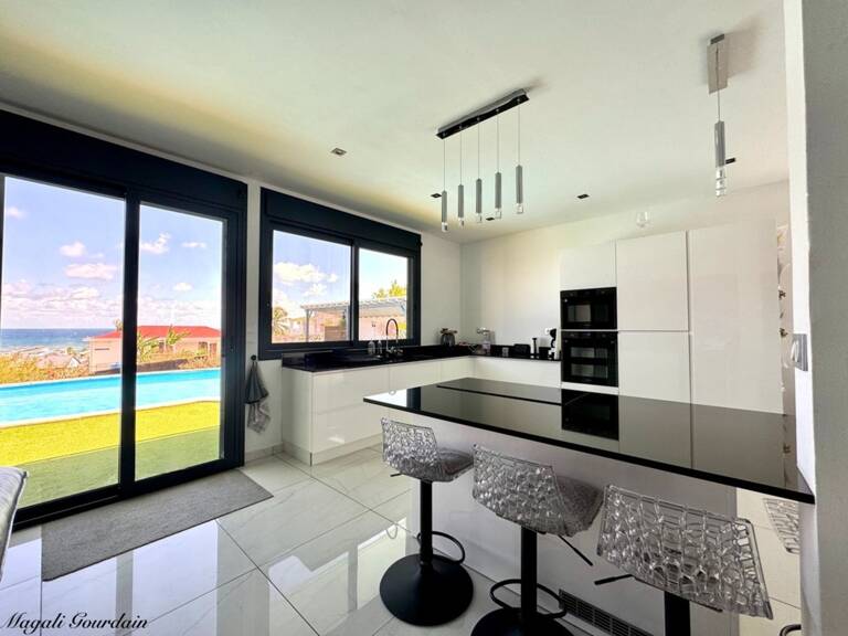A VENDRE - PROPRIETE D'EXCEPTION AVEC VUE MER IMPRENABLE & STUDIO ATTENANT - SAINTE ANNE — photo 1