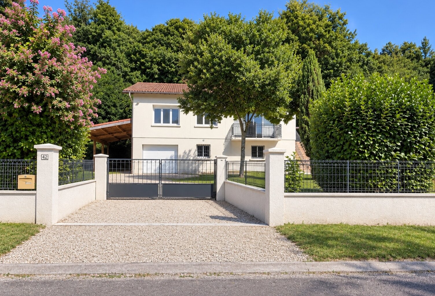 Maison entièrement rénovée à vendre 4 pièces de 85m2 avec 3 chambres et garage 60 m2 sur 833 m2 de terrain à CREYSSE (24) — photo 1