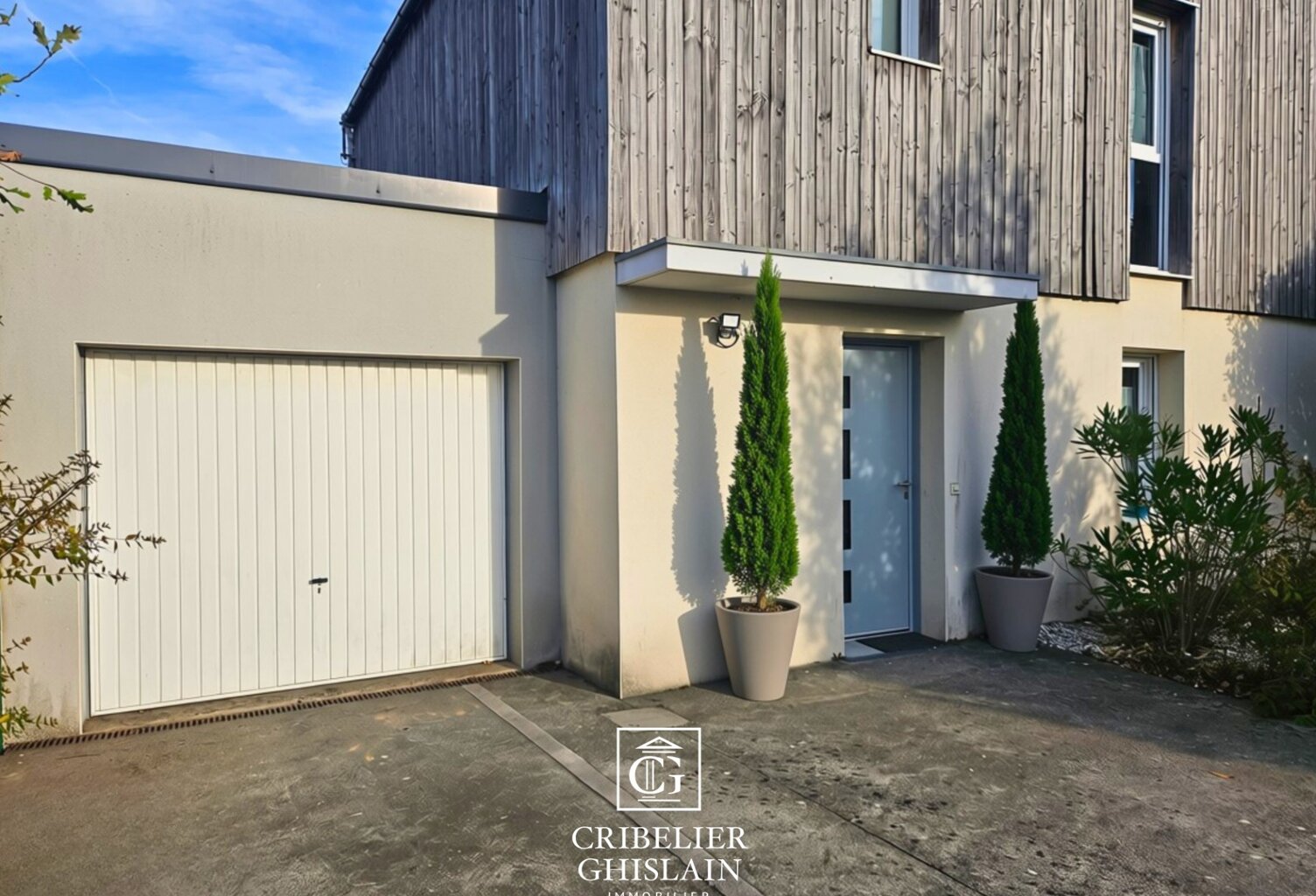 REZÉ RAGON – MAISON 3 CHAMBRES AVEC JARDIN, GARAGE ET 2 STATIONNEMENTS | 94 m² habitables | Terrain 296 m² | Construction 2011 | DPE C — photo 1