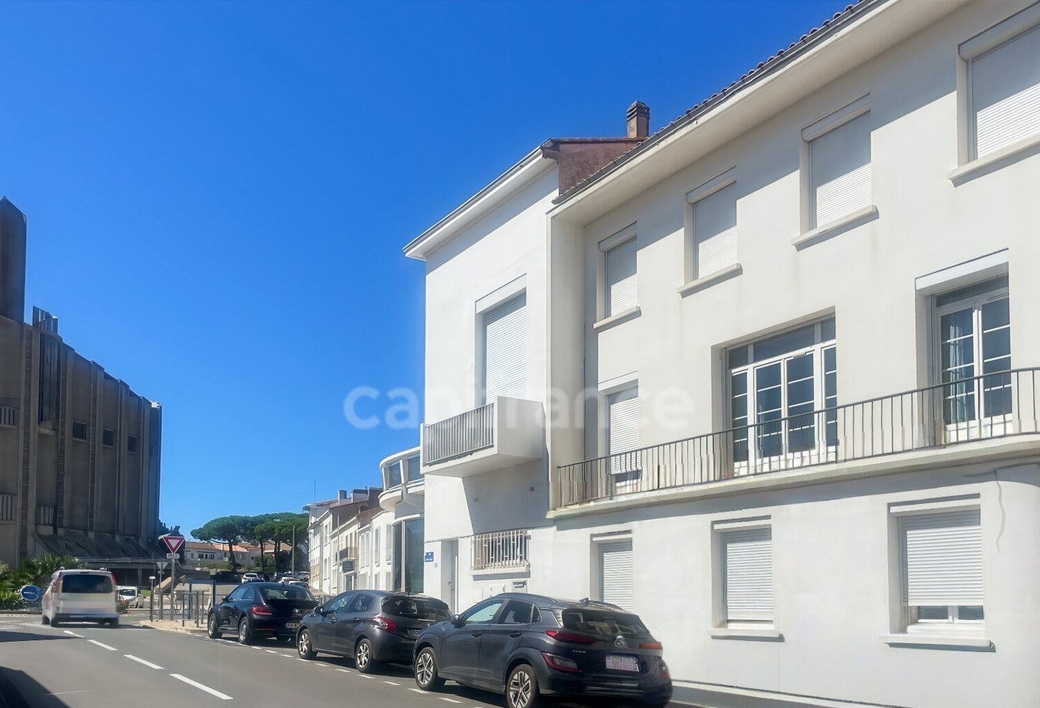 ROYAN, Quartier Eglise Notre-Dame : T3 de 93 m² au 1er étage avec balcon et jardin partagé — photo 1