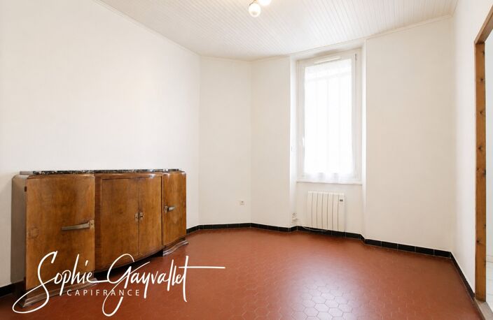 MARSEILLE 4ème (Boulevard Figuière) – Appartement T2 Bis de caractère avec alcôve, terrasse et caves — photo 4
