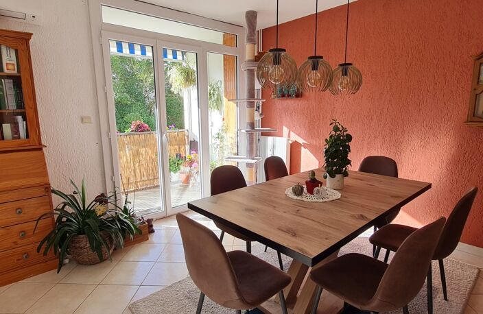 NIMES à vendre T5 de 84 m² 3 chambres, garage individuel, balcon, jardin commun, parking — photo 2