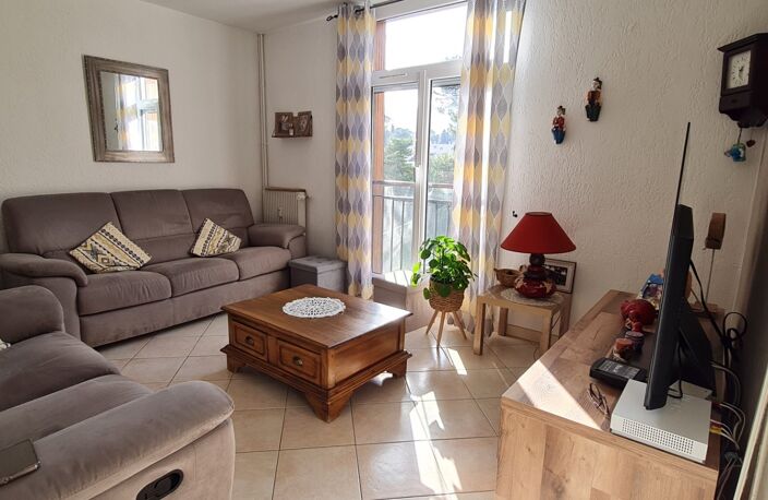NIMES à vendre T5 de 84 m² 3 chambres, garage individuel, balcon, jardin commun, parking — photo 3