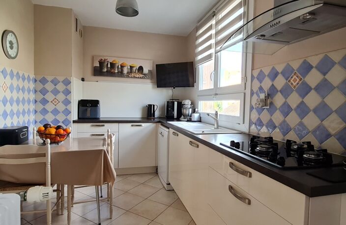NIMES à vendre T5 de 84 m² 3 chambres, garage individuel, balcon, jardin commun, parking — photo 5