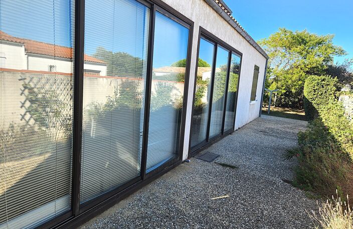 Dpt Charente Maritime (17), Ile d'Oléron,  Maison à vendre 5 pièces, 100 m²habitables, terrain 500 m², LA BREE LES BAINS (17) — photo 3