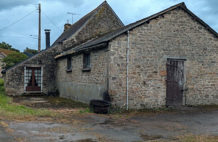 Séglien longére de 115m² environ vie de Plain pied 5 pièces dépendances, hangar de 420m², puits, Parcelles de 4746 m² — photo 2