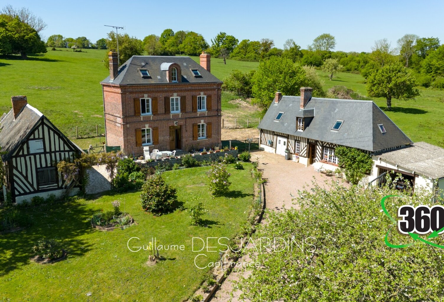 Maison et ses dépendances entre LIVAROT et SAINT PIERRE EN AUGE — photo 1