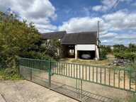 LES ROSIERS SUR LOIRE, Maison en pierre à rénover de 84m²/120m² développables avec dépendances et jardin — photo 2