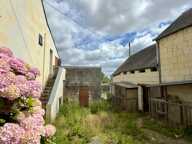 LES ROSIERS SUR LOIRE, Maison en pierre à rénover de 84m²/120m² développables avec dépendances et jardin — photo 4