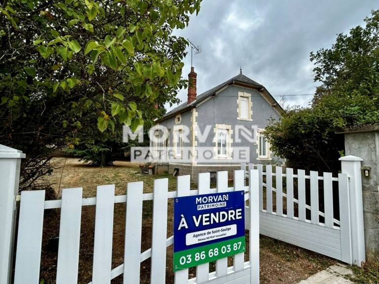 MAISON AVEC DEPENDANCES ET BEAU TERRAIN SORTIE DE BOURG TOUS COMMERCES — photo 1