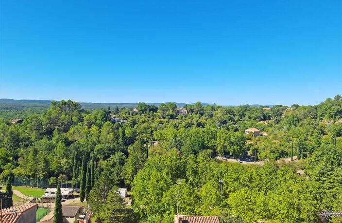 Appartement T3 en maison de village avec belle vue dégagée campagne — La Verdière (DPE C) — photo 2