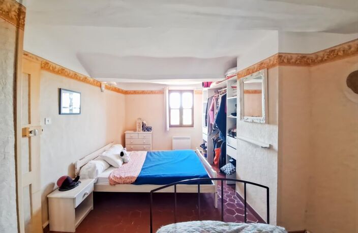 Appartement T3 en maison de village avec belle vue dégagée campagne — La Verdière (DPE C) — photo 4